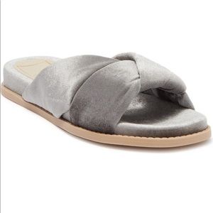 NWT Dolce Vita Golda Knotted Velvet Slipper ( Seamoss Velvet). A must have slide